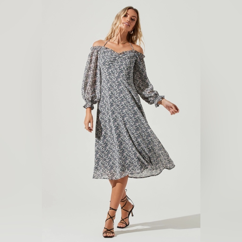 ASTR OFF SHOULDER LONG SLEEVE CINCHED BUST MIDI DRESS